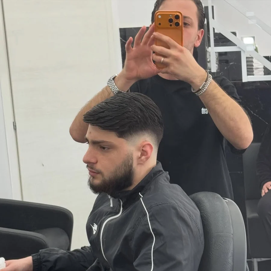 Razor fade con riga laterale