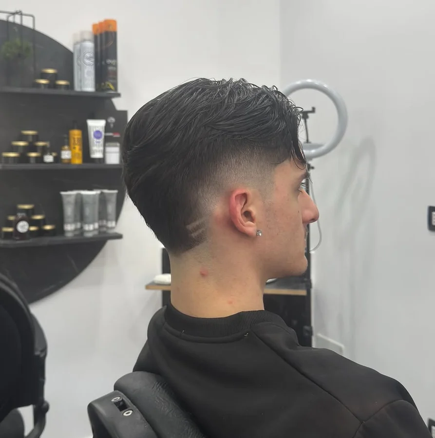 Middle part lucido con taper fade